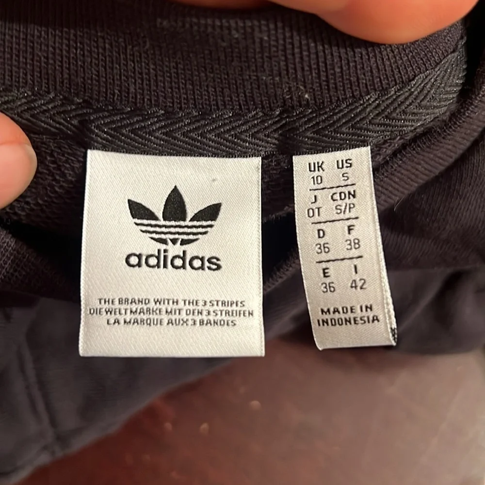 Adidas Originals Outline Crop Crew Sweatshirt, size Small - Picture 7 of 12